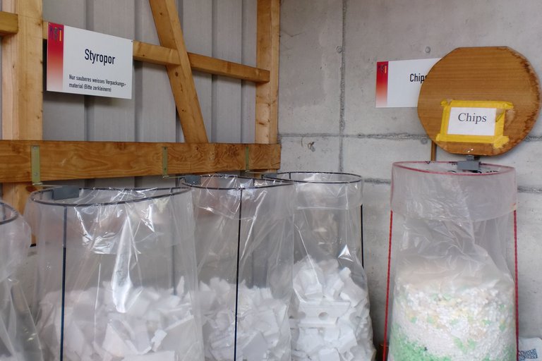 Sammlung von Styropor / EPS. Sammelcontainer für Styropor.