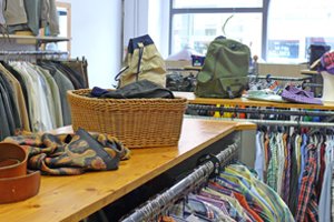 Verkaufslokal verkauft die Secondhandkleidung